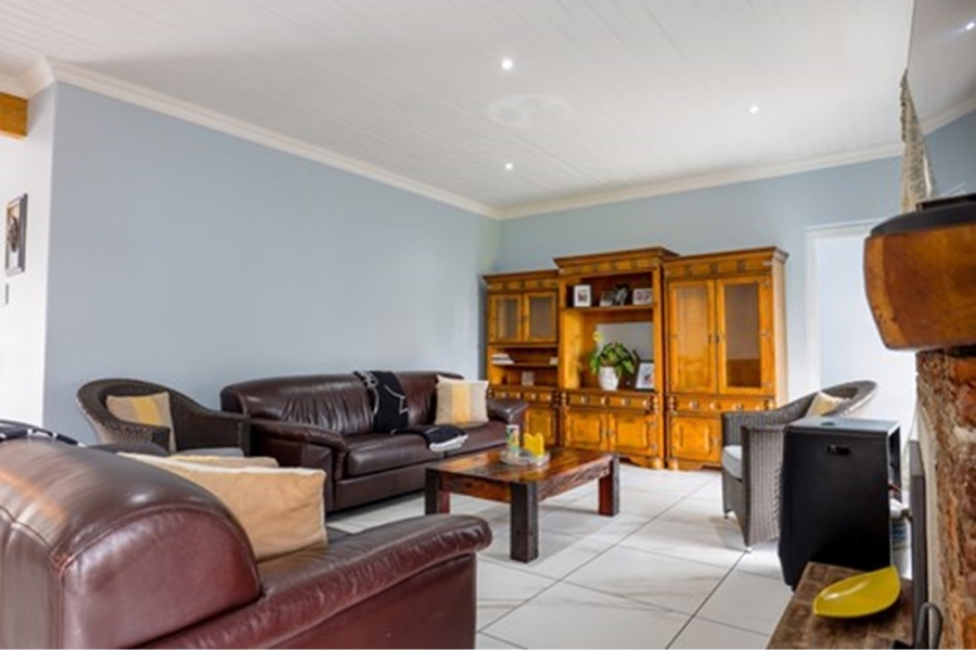 To Let 4 Bedroom Property for Rent in Monte Vista Western Cape